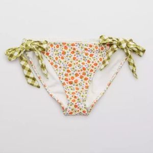[Cottagecore] Small Aerie Gingham/Strawberry Bikini Bottoms